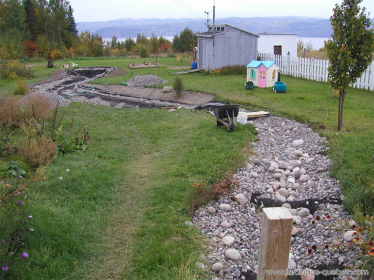 Enrochement du lit du ruisseau - Photos Jardin Le Jardin des Patriotes - Pascal Tremblay La Baie Québec