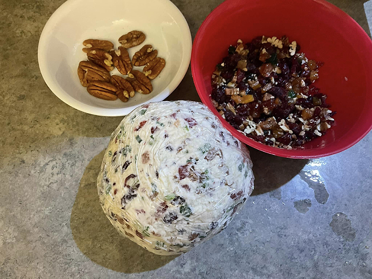 Boule de fromage aux canneberges et aux pacanes