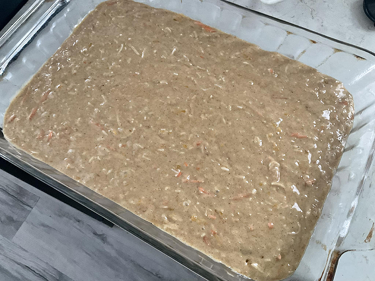 Gâteau aux carottes, mandarines et noix de coco moelleux avec glaçage au fromage à la crème