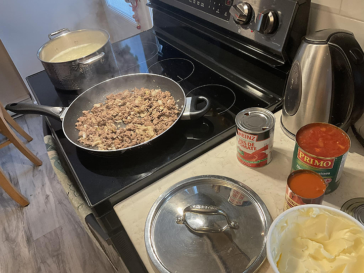 Macaroni aux tomates et à la viande hachée