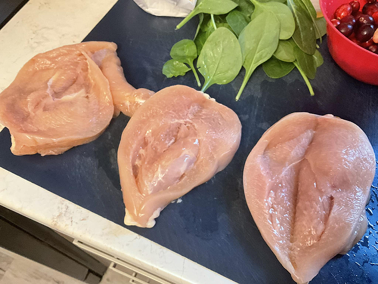 Poitrines de poulet farcies aux canneberges et brie