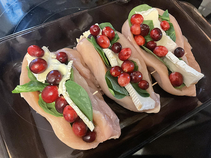 Poitrines de poulet farcies aux canneberges et brie