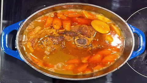 Rôti de porc au goût de poulet et de bœuf