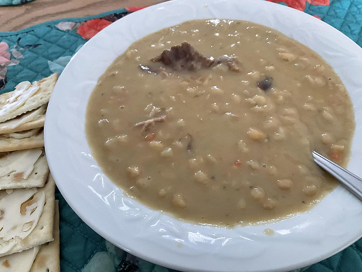 Soupe aux pois traditionnelle québécoise - Recette