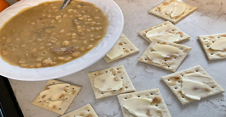 Recette de Soupe aux pois traditionnelle québécoise