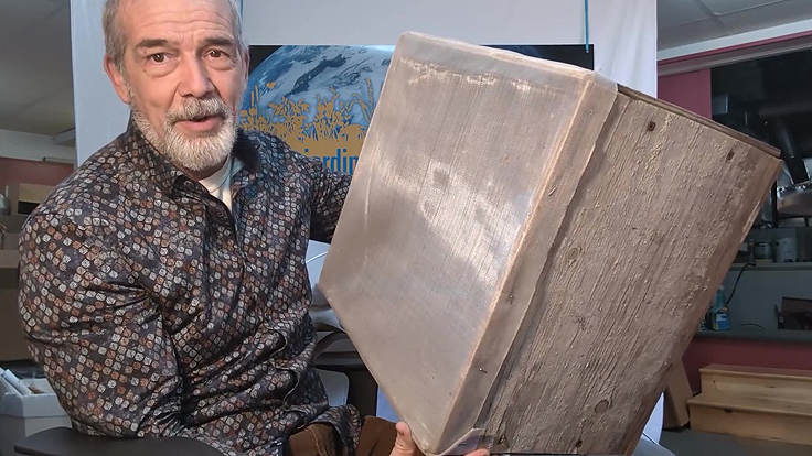 Boîte maison munie d'un filet anti-insectes