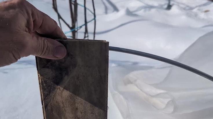 Planche de soutien pour les bouts du tunnel en filet anti-insectes